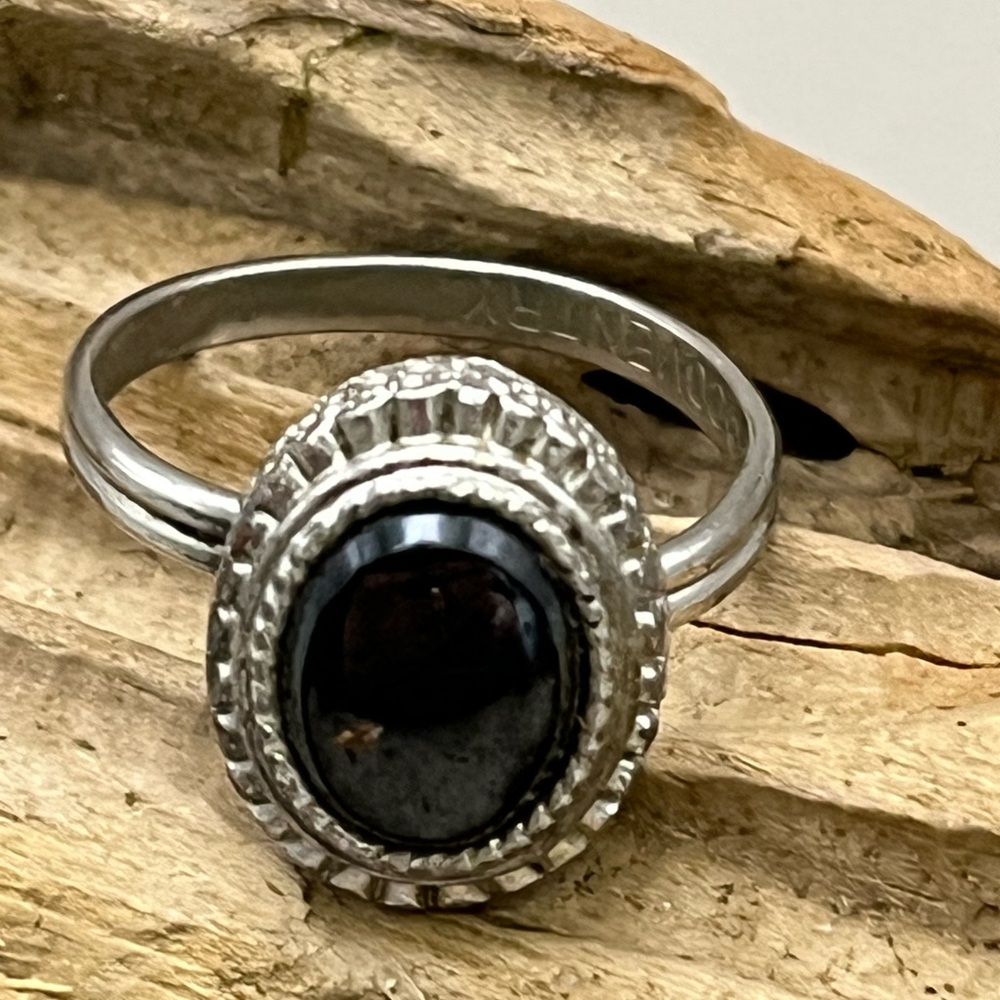 Vintage-Inspired Silver and Black Ring with Ornate Setting